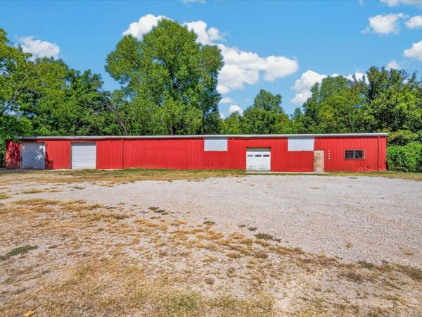 1420 Tuxedo Boulevard , Bartlesville, OK 74006