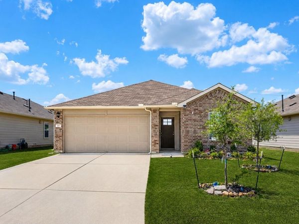 307 Abbey LN , Lockhart, TX 78644
