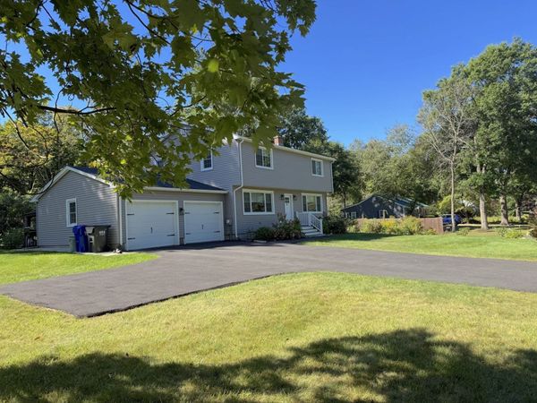52 Stagecoach Rd, Amherst, MA 01002