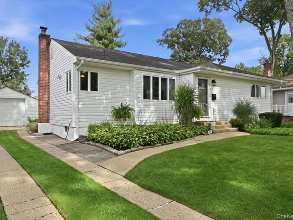 1471 Beech Lane , East Meadow, NY 11554