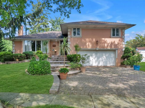 936 Stratford Court , Westbury, NY 11590