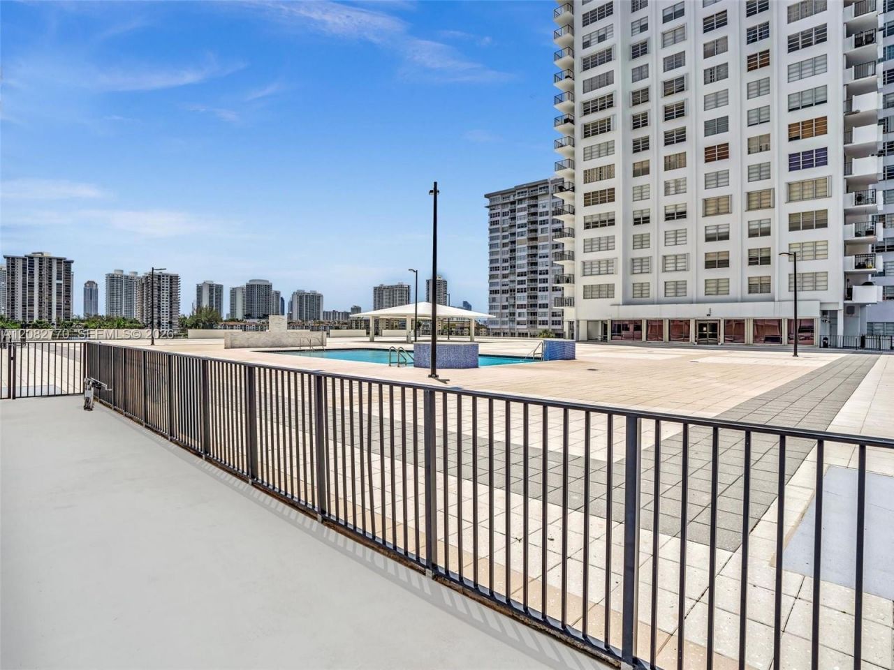 2780 NE 183rd St, Unit 302, Aventura, FL 33160 Photo