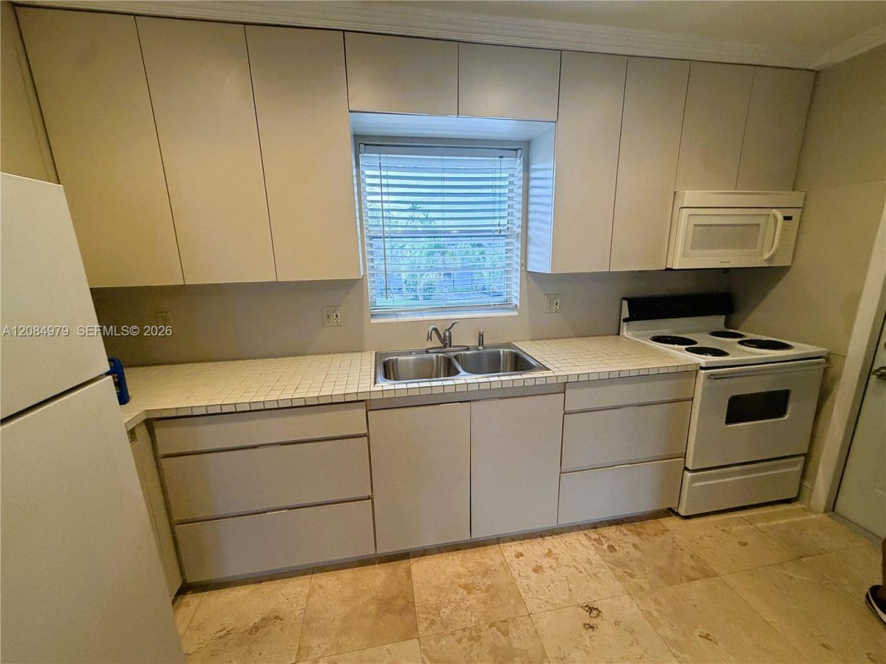 7550 SW 82nd St , Unit F204, Miami, FL 33143 Photo
