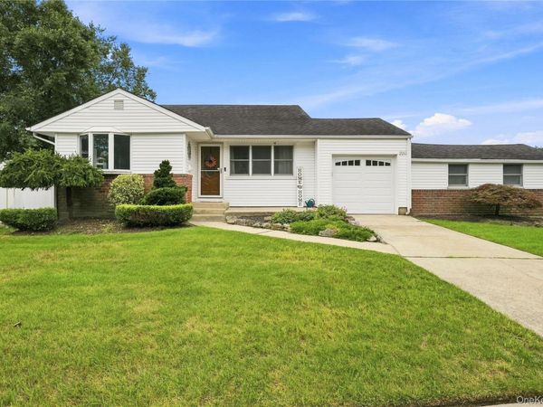 220 S Park Drive , Massapequa Park, NY 11762
