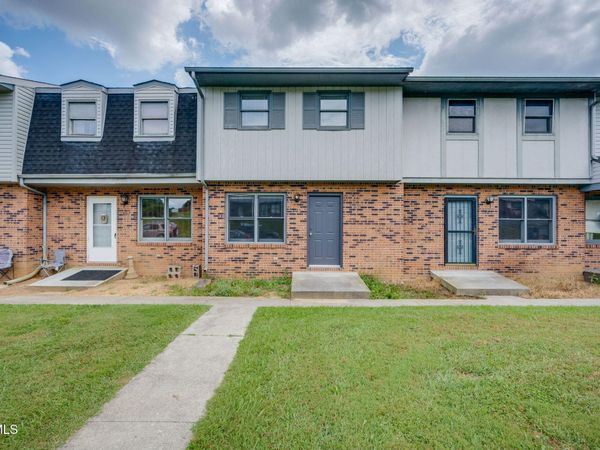 205 Oakcrest Circle, Unit 205, Bristol, VA 24201