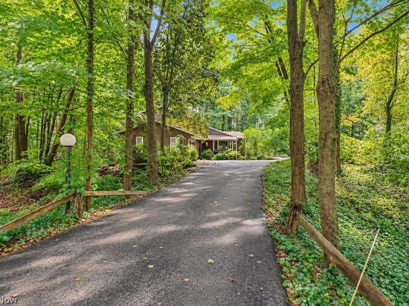 7370 Ledgewood Drive, Kirtland, OH 44094 Photo 2