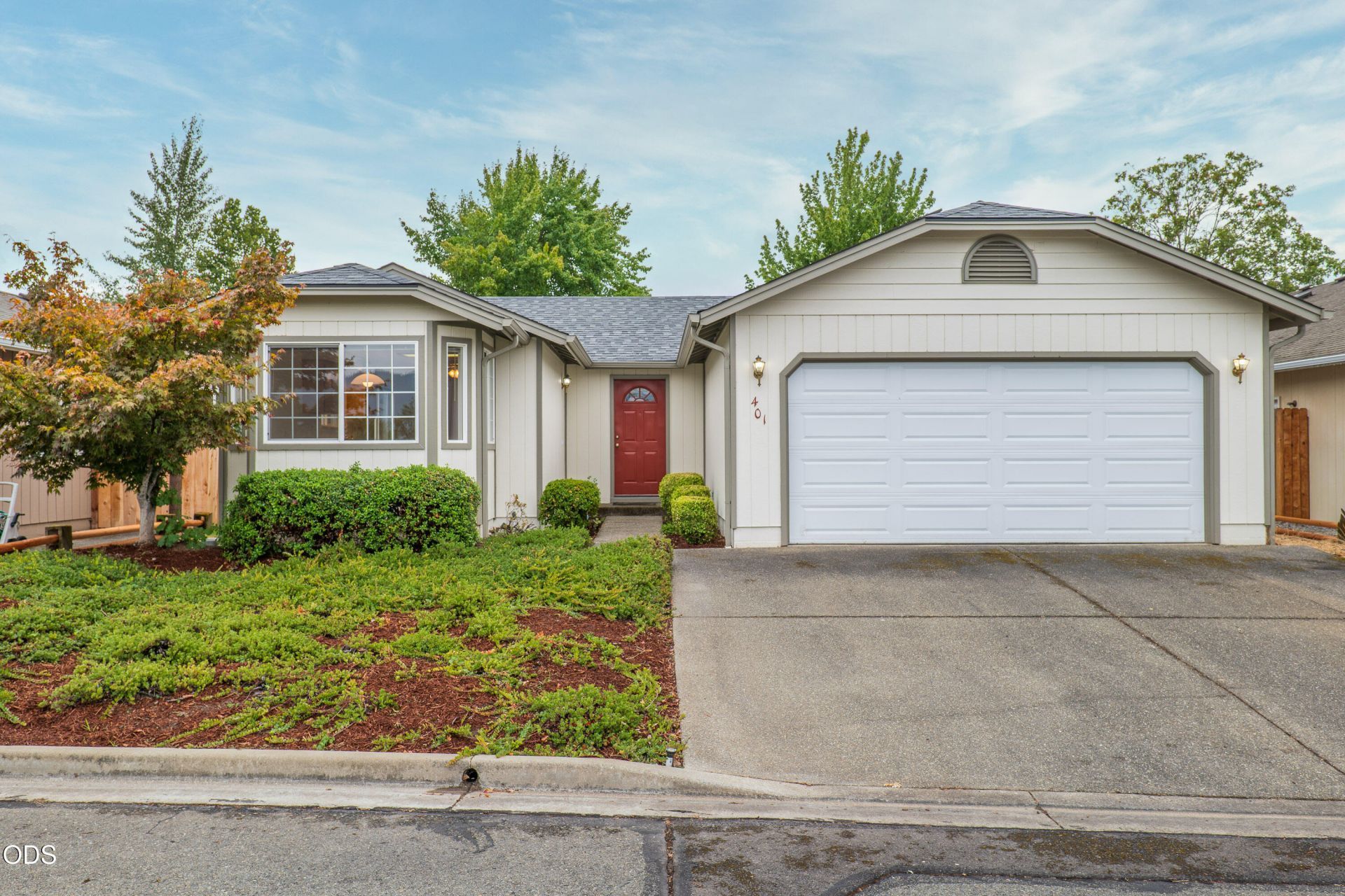 401 SE Liberty Drive, Grants Pass, OR 97527 Main Photo