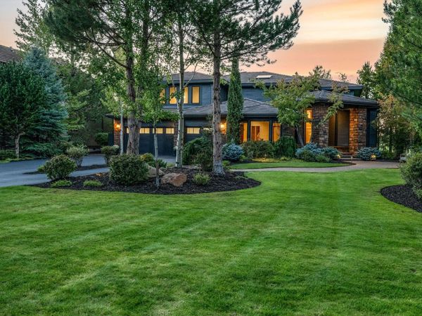 19275 Green Lakes Loop, Bend, OR 97702