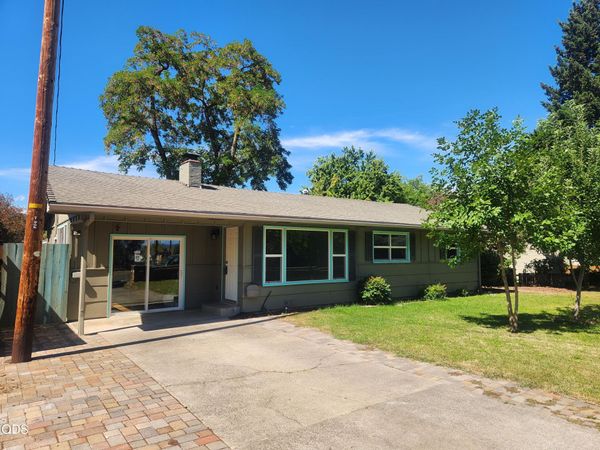 610 S 4th Street, Central Point, OR 97502