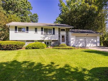 48 Old Pond Road, Rochester, NY 14625