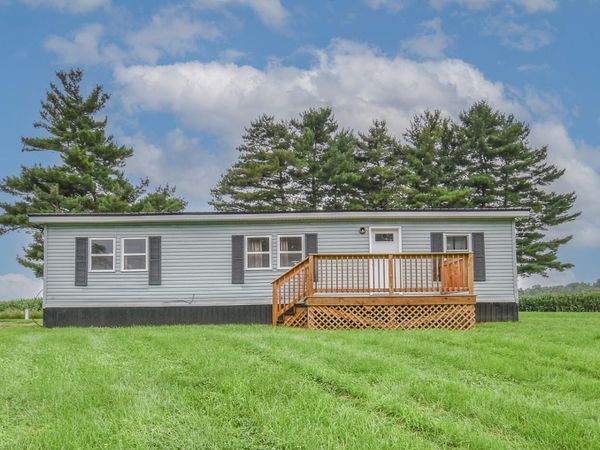 8820 S Lake Pleasant Road, Hillsdale, MI 49242