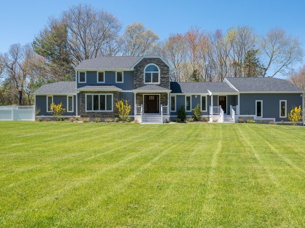 11 Walnut St, Freetown, MA 02702