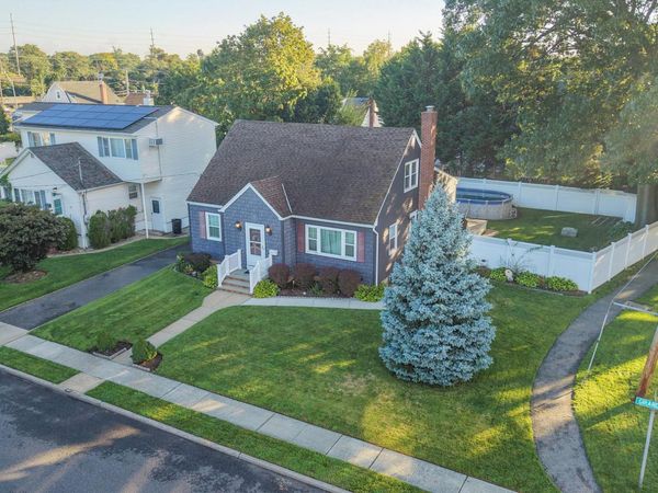 2297 Girard Place , Merrick, NY 11566