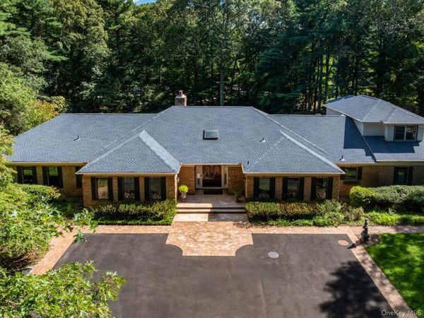 10 Laurel Woods Drive, Upper Brookville, NY 11771