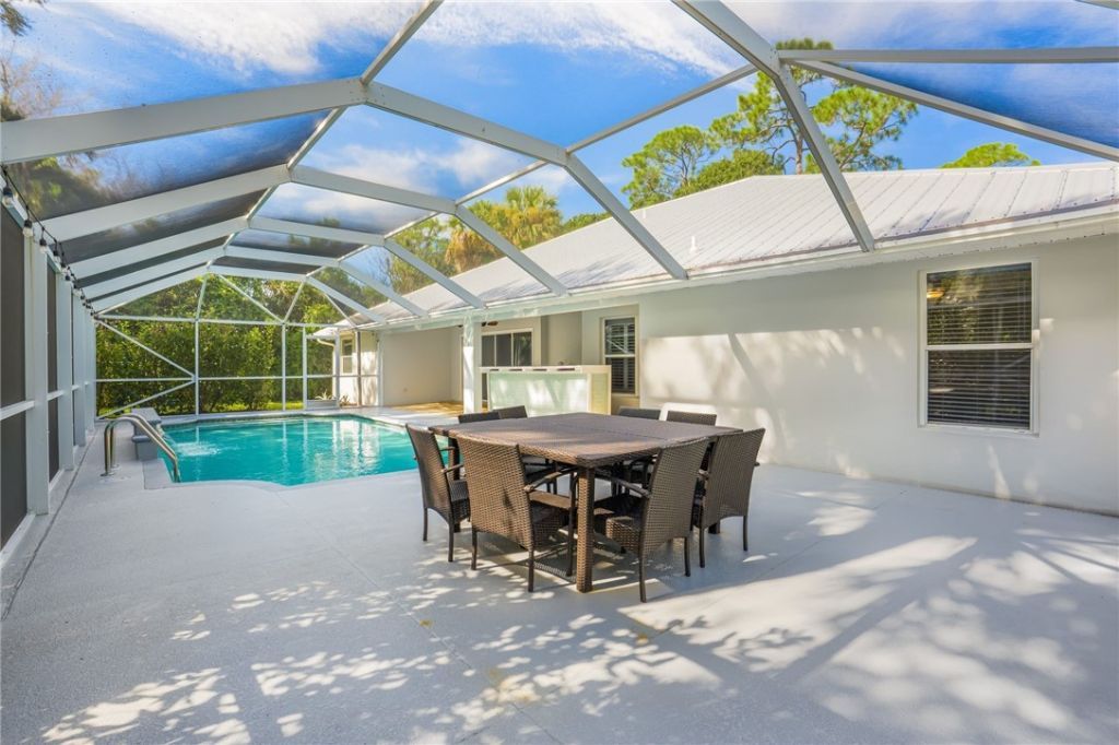 4390 2nd Square Sw, Vero Beach, FL 32968 Photo