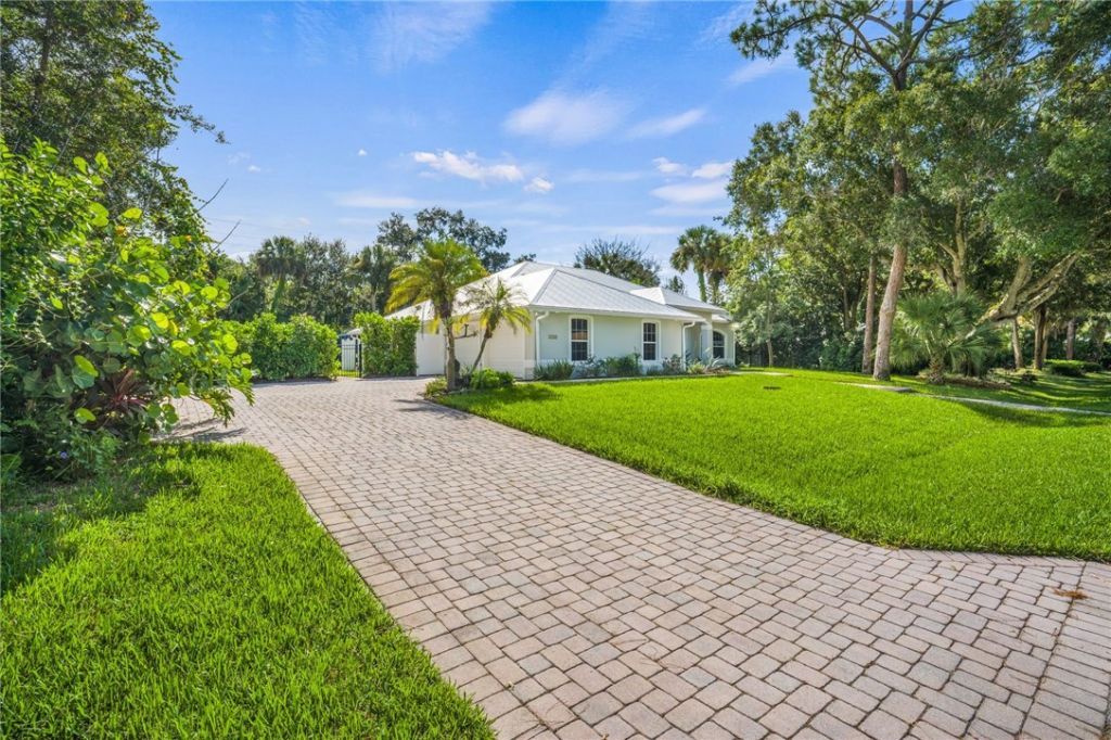 4390 2nd Square Sw, Vero Beach, FL 32968 Photo