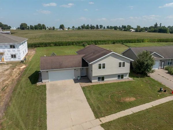 620 N Perkins St, Lone Tree, IA 52755