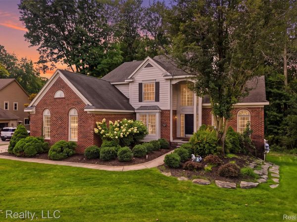1419 Woodbridge Lane, Wixom, Mi 48393