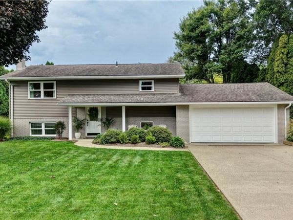 890 Geneva Street SW, Sugarcreek, OH 44681