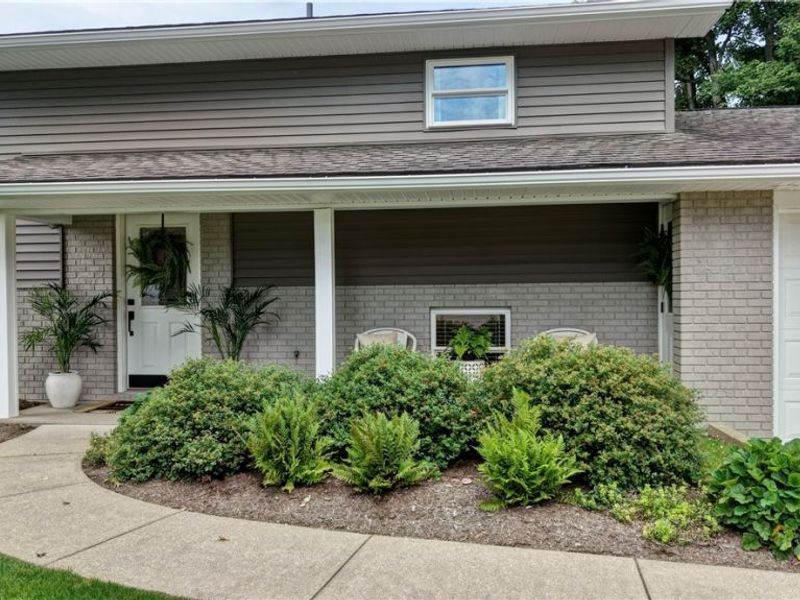 890 Geneva Street SW, Sugarcreek, OH 44681 Photo 2