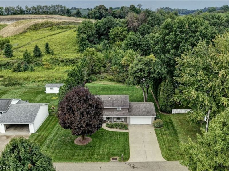 890 Geneva Street SW, Sugarcreek, OH 44681 Photo 3