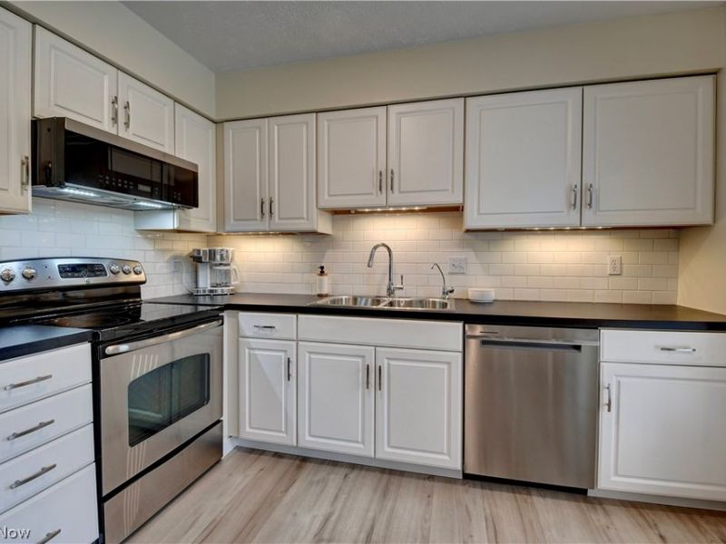 890 Geneva Street SW, Sugarcreek, OH 44681 Photo 8