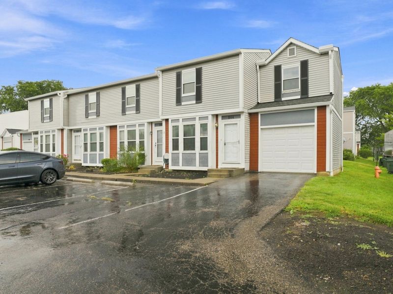 844 Pine Way Drive, Unit D4, Worthington, OH 43085 Photo 2