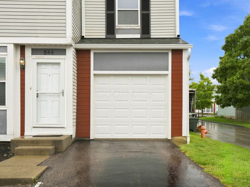 844 Pine Way Drive, Unit D4, Worthington, OH 43085 Photo 3