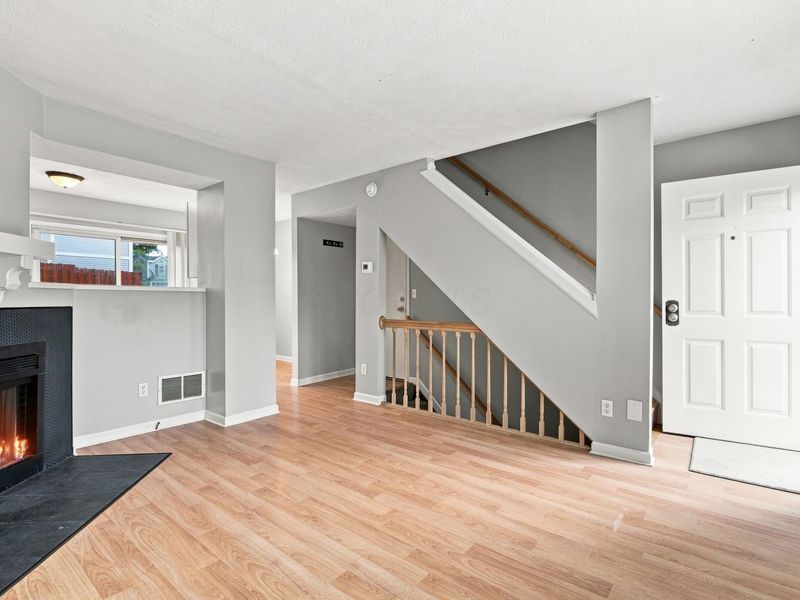 844 Pine Way Drive, Unit D4, Worthington, OH 43085 Photo 6