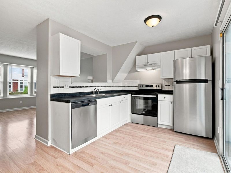 844 Pine Way Drive, Unit D4, Worthington, OH 43085 Photo 8