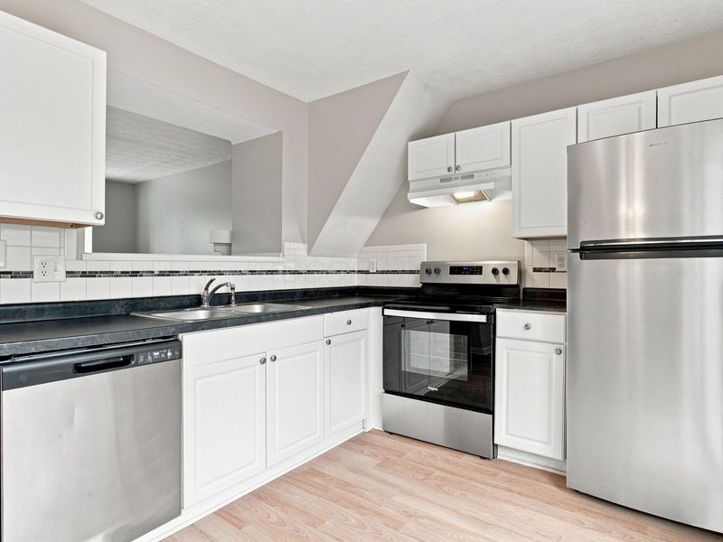 844 Pine Way Drive, Unit D4, Worthington, OH 43085 Photo 9