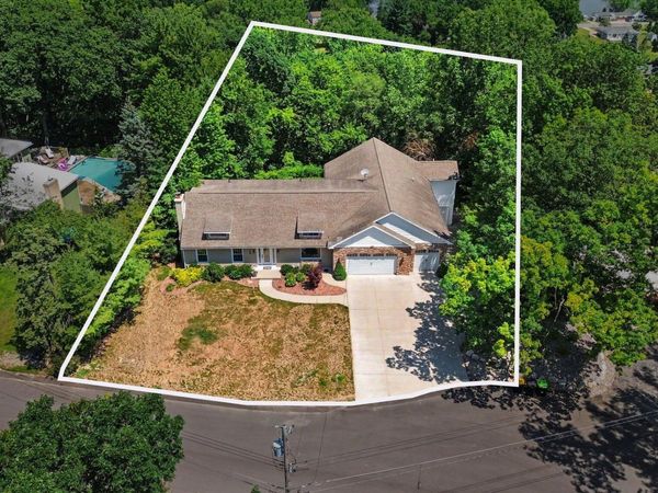 4994 Bluff Drive NE, Grand Rapids, MI 49525