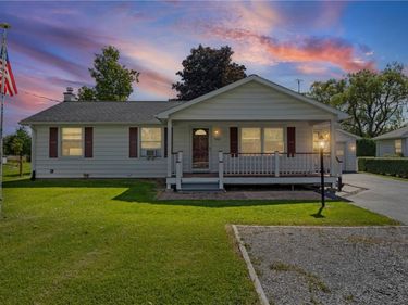 5007 North Road , Canandaigua, NY 14424