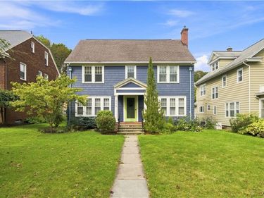 206 Twin Hills Dr , Syracuse, NY 13207