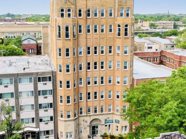 5860 N Kenmore Avenue , Unit 206, Chicago, IL 60660