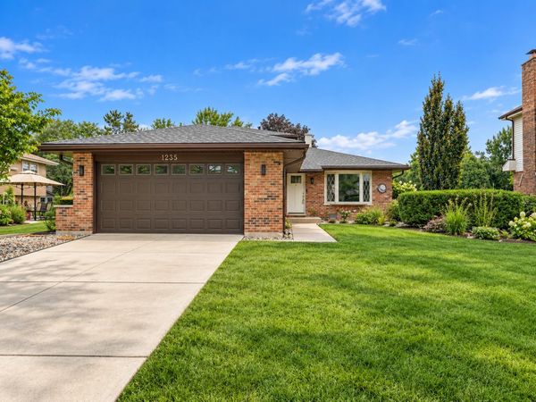 1235 Virginia Drive , Westmont, IL 60559