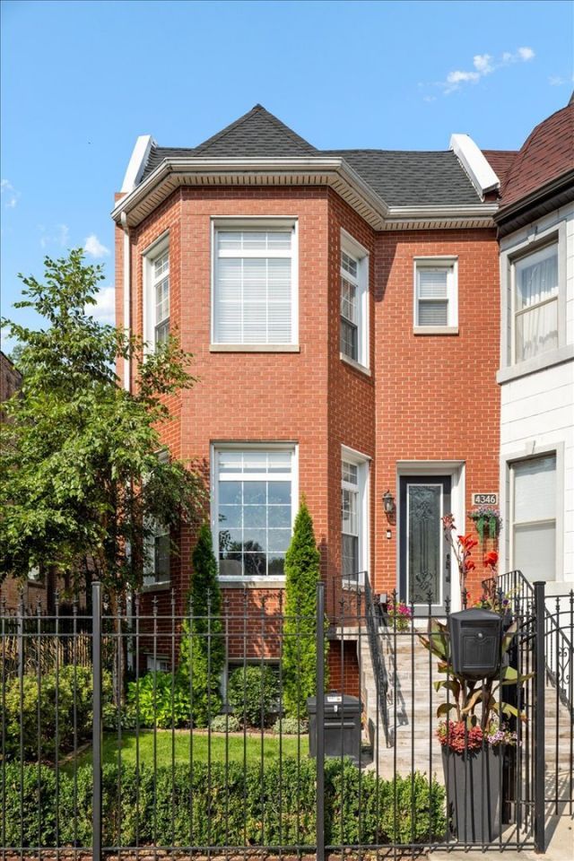 4346 S Forrestville Avenue, Chicago, IL 60653 Main Photo