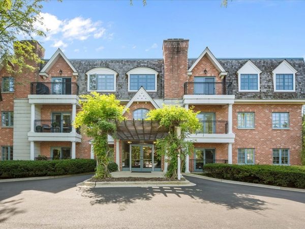 153 E Laurel Avenue , Unit 202, Lake Forest, IL 60045