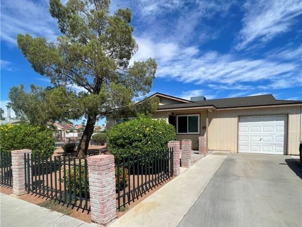 6304 Molino Street , Las Vegas, NV 89108