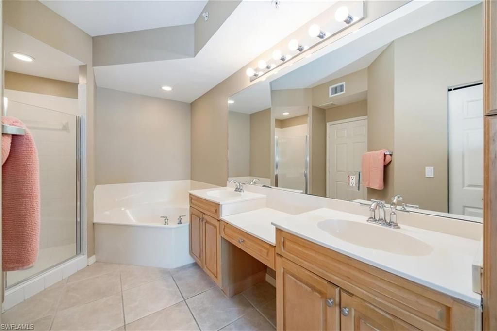 451 Bayfront Pl , Unit 5207, Naples, FL 34102 Photo
