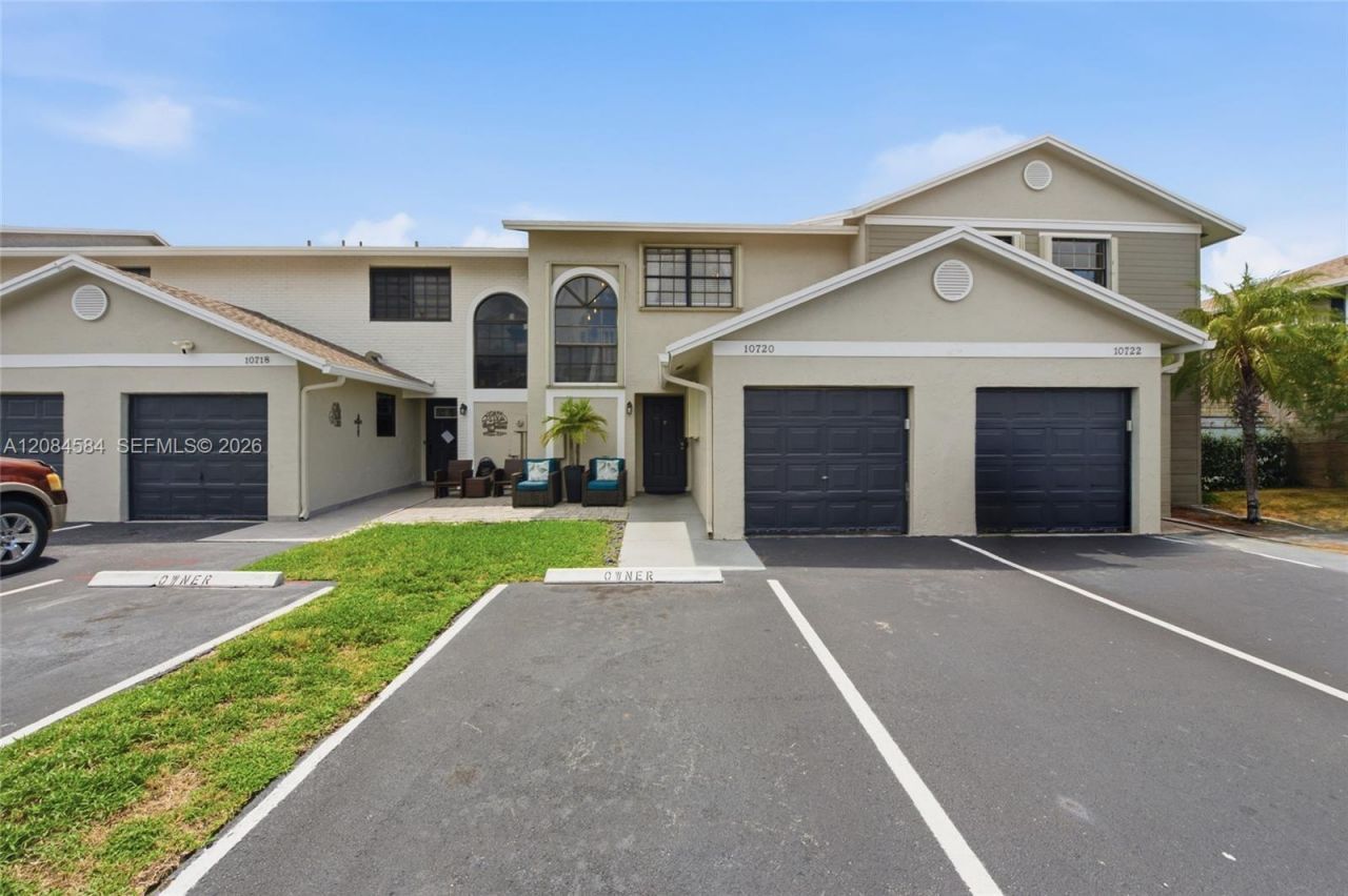 10720 NW 11th St, Pembroke Pines, FL 33026 Main Photo