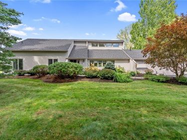 3211 Far Reach Drive , Baldwinsville, NY 13027