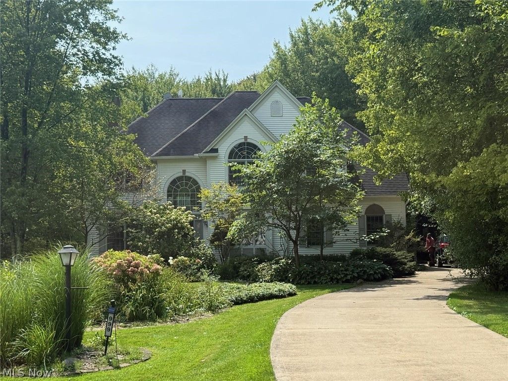 999 Whisperwood Lane, Aurora, OH 44202 Main Photo