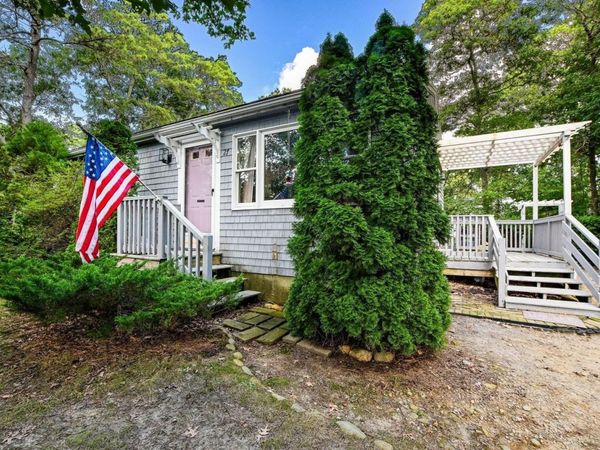 27 Crooked Meadow, Falmouth, MA 02536