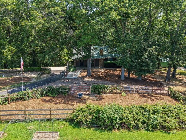 1627 W Riverbluff Lane , Nixa, MO 65714