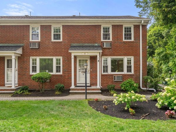 60 Lake St, Unit E, Winchester, MA 01890