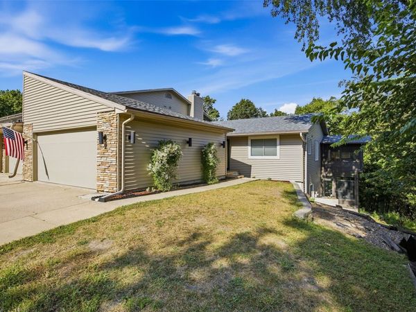 1745 Applewood Court NE, Cedar Rapids, IA 52402