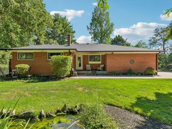 230 Union Avenue , Holbrook, NY 11741