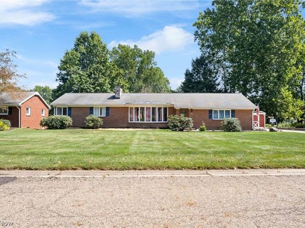 204 sutton Avenue NE, North Canton, OH 44720