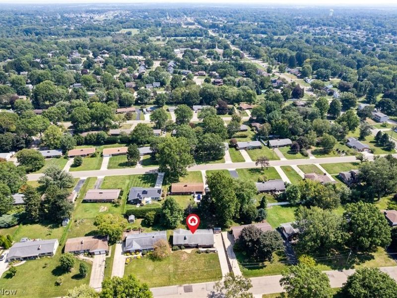 204 Sutton Avenue NE, North Canton, OH 44720 Photo 2
